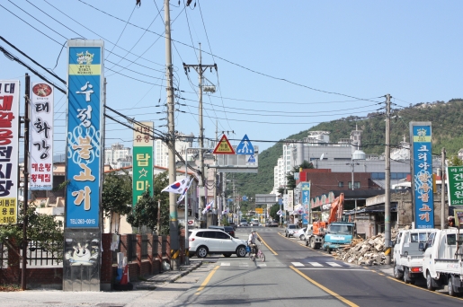 언양불고기는 60년대 이후 고속도록 건설을 위해 이 지역에 왔다가 불고기맛을 본 이들에 의해 전국으로 소문이 나기 시작했다. 