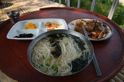 구수하고 깊은 맛이 일품인 멸치육수의 담양 국수