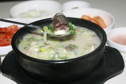 속이 실하게 꽉찬 병천순대는 고소한 맛이 일품이다. 