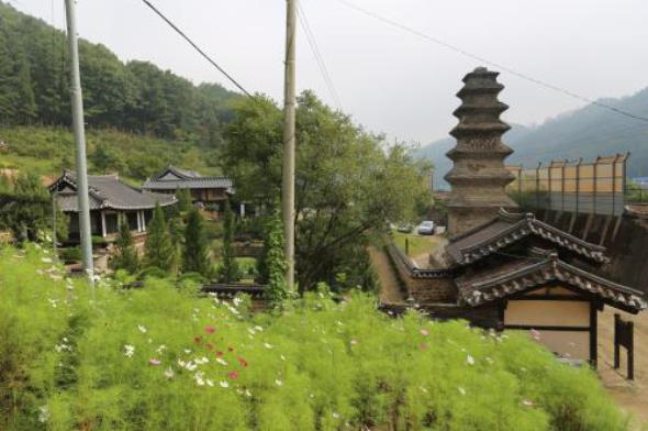 신세동 칠층전탑과 어우러진 종택의 시간