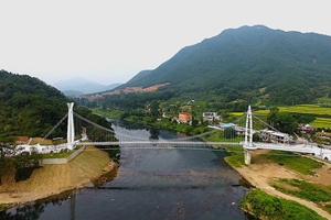 대황강 은어와 죽곡면 대나무를 담아낸, 대황강 출렁다리